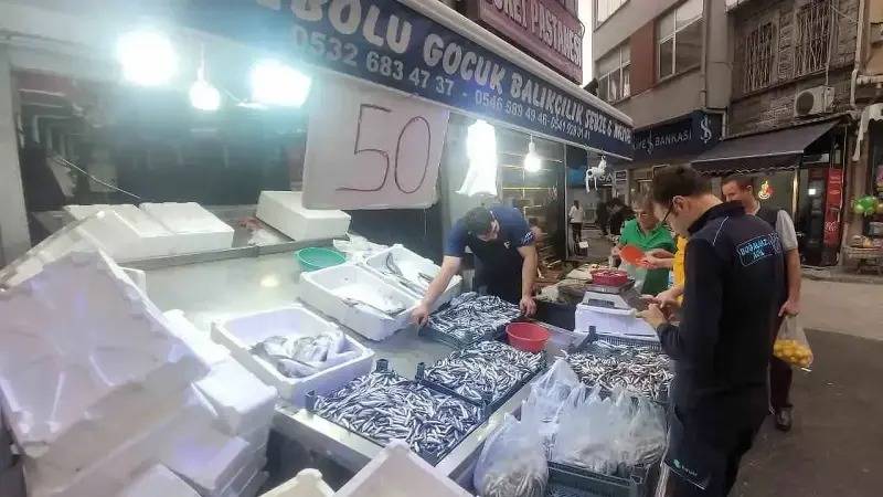Karadeniz'de hamsi bolluğu! Kilosu 50 liraya düştü: Vatandaş akın ediyor 2